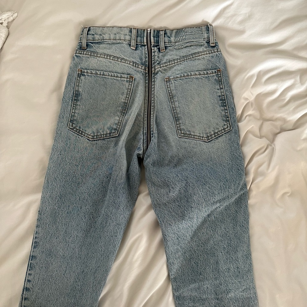 Revive yin Yang crops in vintage Vegas size 27 jeans. Zips all the way around